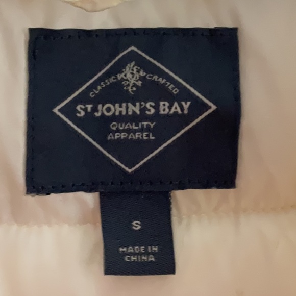 Woman’s Winter Coat - Picture 2 of 3